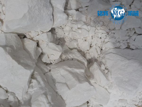 膩子粉需要加膠水嗎？膩子粉是加膠好還是加水好？